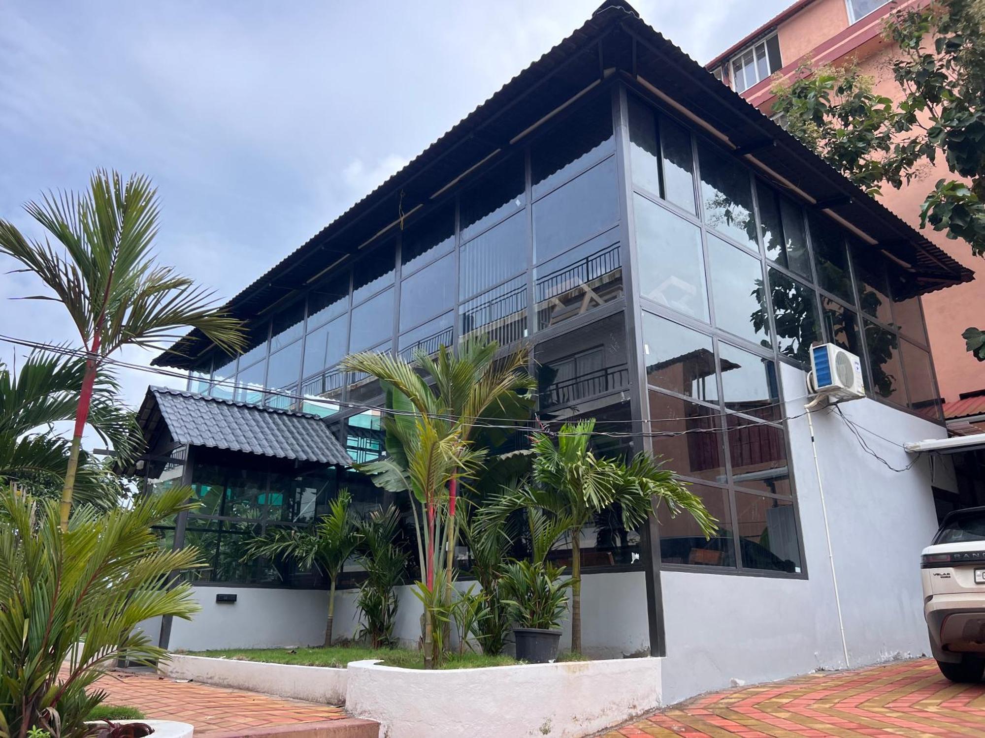 艾莉亚希尔斯酒店 阿姆波尔 外观 照片